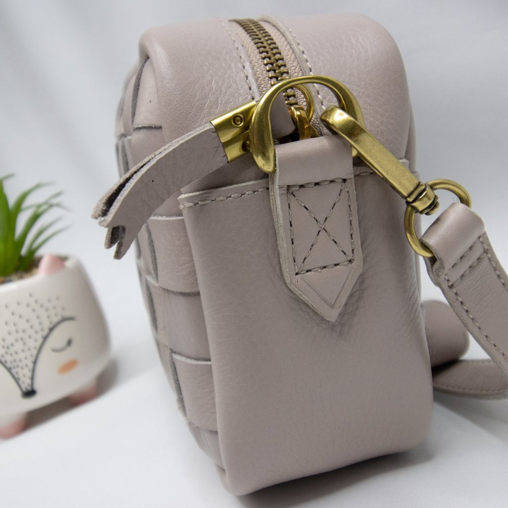 Madewell The Transport Camera Bag: Woven Edition - Picture 6 of 15